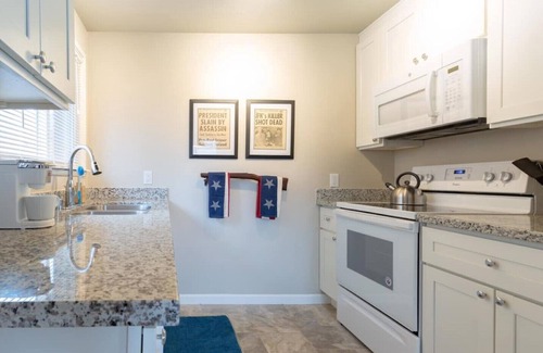 South Tacoma House | ❣️ Rad 1960s 2br. New Inside. Near Downtown Tacoma