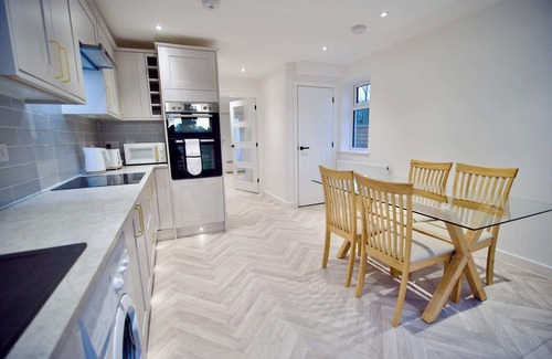 Radcliffe House | Radcliffe N8 - 3 Bedroom House