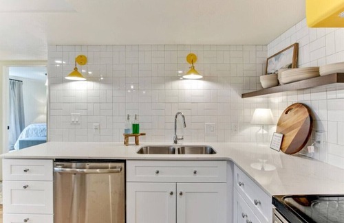Orem Condo | Radiance Retreat | Massage* | Central | Kitchen