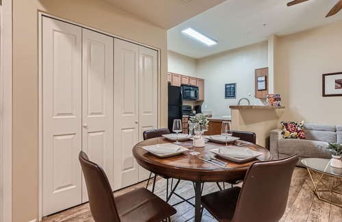 Tucson Condo | Radiant FULL 2 BR APT w/Pool! Next to Shopping & Restaurants