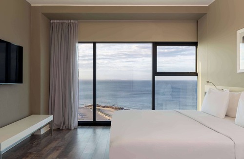 Pollok Beach Hotel | Radisson Blu Hotel, Port Elizabeth