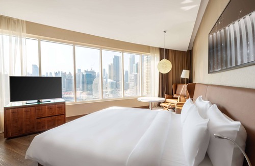 Business Bay Hotel | Radisson Blu Hotel, Dubai Canal View