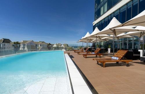 Pollok Beach Hotel | Radisson Blu Hotel, Port Elizabeth