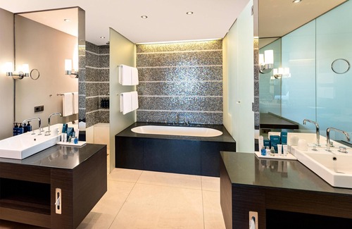 Unterbilk Hotel | Radisson Blu Media Harbour Hotel, Düsseldorf