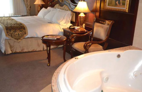 Gateway Hotel | Radisson Hotel Toronto Airport West