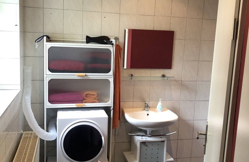 Ziethen Apartment | Radlerzimmer mit Separatem Bad Außerhalb des Zimmers. Sehr Gemütlich