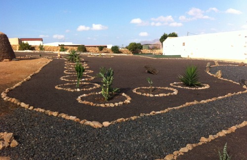 Llanos de la Concepcion Cottage | Rafael Grandfather House, with Jacuzzi, Pool, Wi-Fi, Petanque and Minigolf