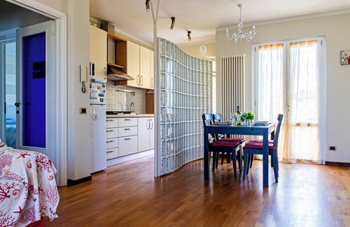 Torre del Lago Puccini Apartment | Raggio di Sole in Torre del Lago Puccini, parking, air conditioning and WiFi