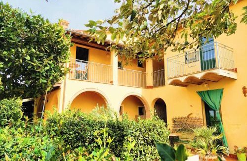 Castellina Marittima Apartment | Raggio di Sole Castellina Marittima - Bilocale con piscina in Toscana