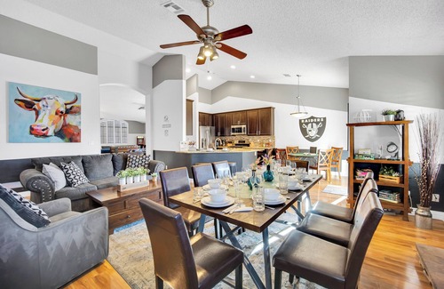 Green Valley North House | Raiders-UFC-Golden Nights-Aces-Game Room-Automated King Bed-5 miles to Strip