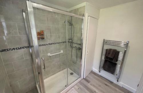 Ripon House | Railway Cottage - Pet friendly with parking