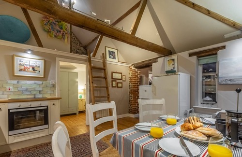 Roughton Apartment | Rainbow Cottage, Roughton, Norfolk
