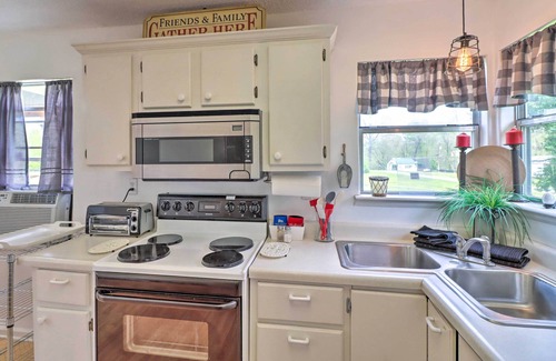 Pangburn Cabin | Rainbow Island Cabin Near Hiking & Fishing!