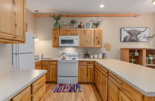Pepin Condo | Raindrop Condo - Private Deck Near Beach