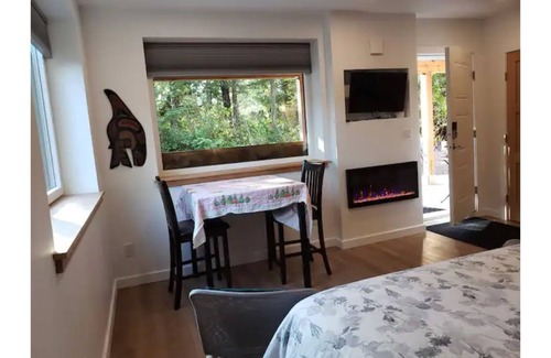 Ucluelet Bed & Breakfast | Rainforest Lane Orca suite