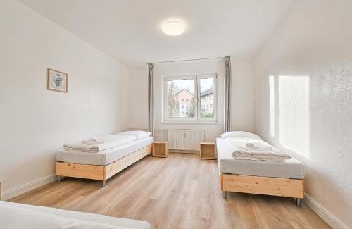 Heiligenhaus Apartment | RAJ Living - Monteurwohnung - 2 Schlafzimmer - Küche - Balkon - Waschmaschine - 25 Min zur Messe DUS