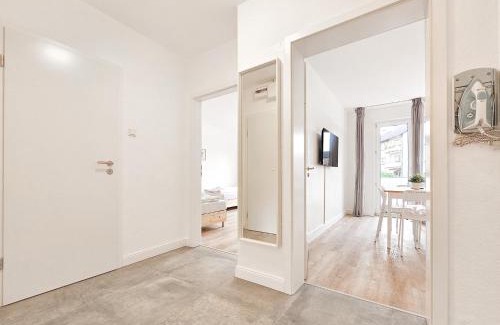 Heiligenhaus Apartment | RAJ Living - Monteurwohnung - 2 Schlafzimmer - Küche - Balkon - Waschmaschine - 25 Min zur Messe DUS