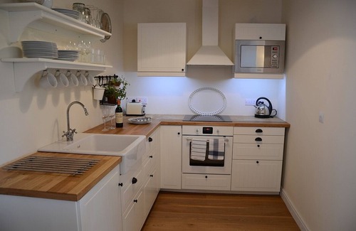 Holsworthy House | Raleigh Barn - Detached Grade II Listed in a rural setting, two ensuite bedrooms