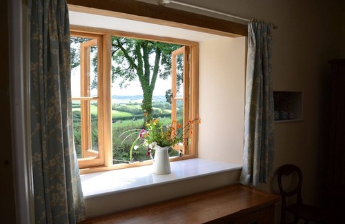 Holsworthy House | Raleigh Barn - Detached Grade II Listed in a rural setting, two ensuite bedrooms