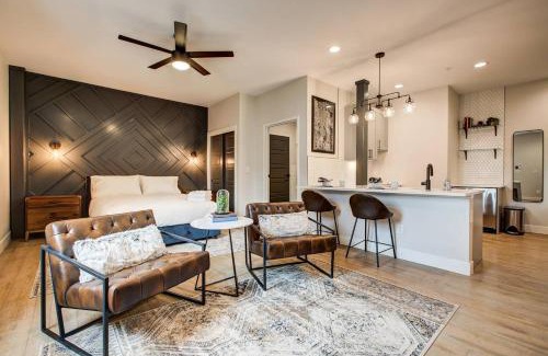 Berkeley Apartment | RALEIGH Studio with Full Kitchen