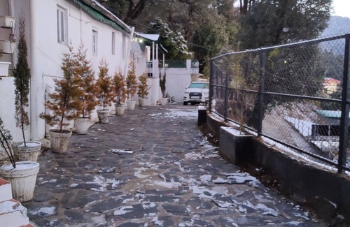 Mussoorie House | Ralston cottage 7 room vacational home for a family upto 21 adults at this rate