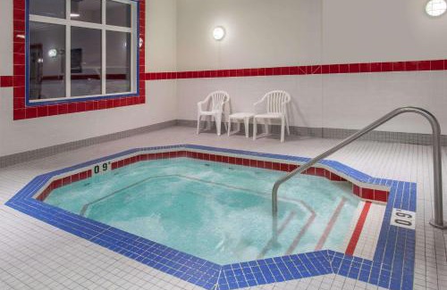 Brooks Hotel | Ramada by Wyndham Brooks