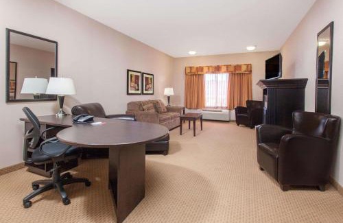 Brooks Hotel | Ramada by Wyndham Brooks