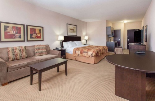 Brooks Hotel | Ramada by Wyndham Brooks