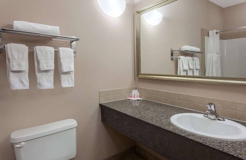 Brooks Hotel | Ramada by Wyndham Brooks