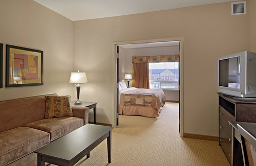 Brooks Hotel | Ramada by Wyndham Brooks