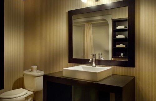 Laval Hotel | Ramada by Wyndham Laval
