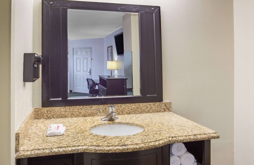 Ontario Hotel | Ramada by Wyndham Ontario