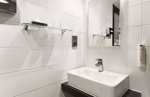 Wheatley Hotel | Ramada by Wyndham Oxford