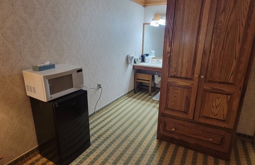 Saginaw Hotel | Ramada by Wyndham Saginaw Hotel & Suites