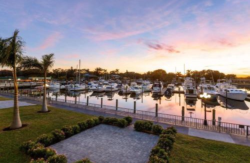 Whitfield Hotel | Ramada by Wyndham Sarasota Waterfront