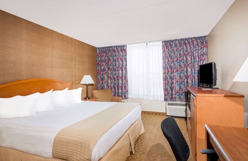 Watertown Hotel | Ramada by Wyndham Watertown/Thousand Islands NY