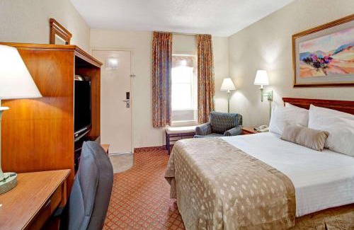 West Memphis Hotel | Ramada by Wyndham West Memphis
