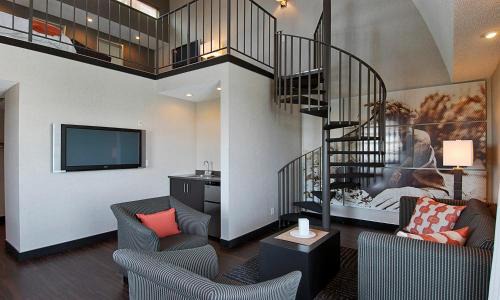 Norma Triangle Hotel | Ramada Plaza by Wyndham West Hollywood Hotel & Suites
