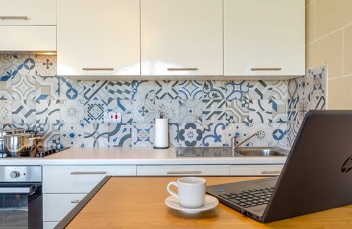 Ggantija Apartment | Ramla views retreat: Hot Tub, pool, 2 min to beach