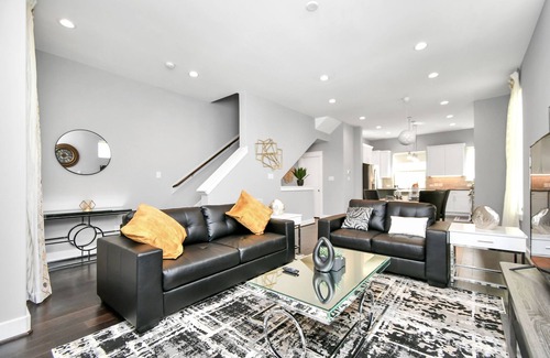 Northside House | Rammies Exquisite 4BR in Katy