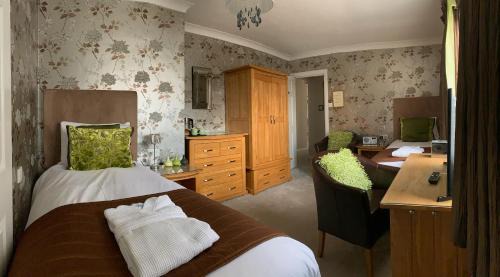St Davids Bed & Breakfast | Ramsey House - Luxury Licensed B&B - Parking and Guest Lounge