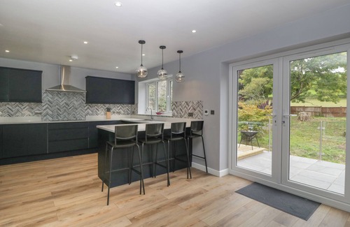 Longhope Cottage | RANBIR HOUSE, pet friendly, with hot tub in Longhope