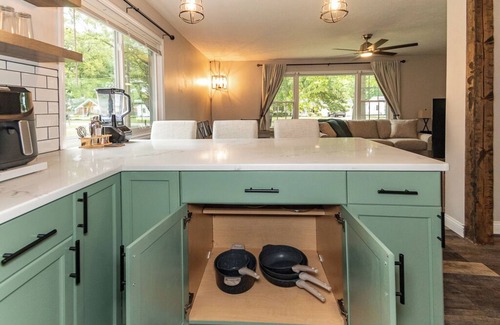 Mentor House | Ranch, Bocce Court, King Bed, Central Location