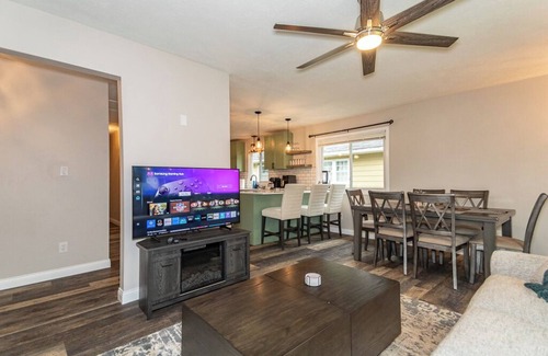 Mentor House | Ranch, Bocce Court, King Bed, Central Location