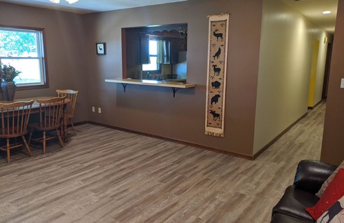 Inavale House | Ranch house/hunting lodge for the whole family close to lake, river & hunting