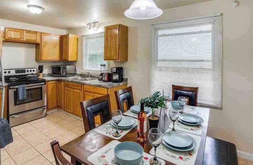 Rochester House | Ranch Mins to Airport/UofR/Strng/Dwtn
