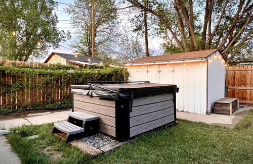 Applewood Villages House | Ranch Style Home in West Denver. Quiet Neighborhood. Red Rocks, Golden, Denver.