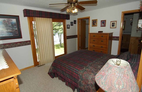 Cable House | Ranch-Style Seidls Home Feet away to Lakeshore by RedAwning