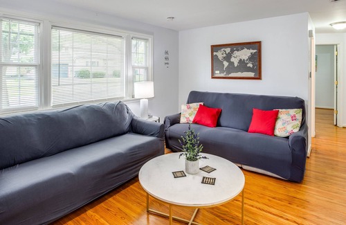 Rochester House | ♨️ Ranch W/Hot Tub~ by Arprt/Dtwn/UofR/RIT W/AC