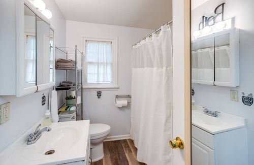 Rochester House | ♨️ Ranch W/Hot Tub~ by Arprt/Dtwn/UofR/RIT W/AC